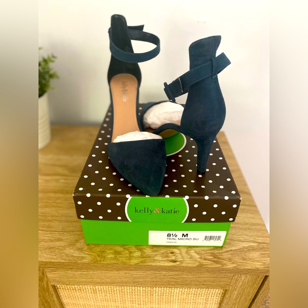 Comfortable Teal Heel